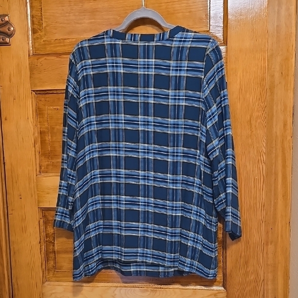 The Pioneer Woman Blue and White Boxy Blouse with Mandarin Collar - Picture 4 of 4